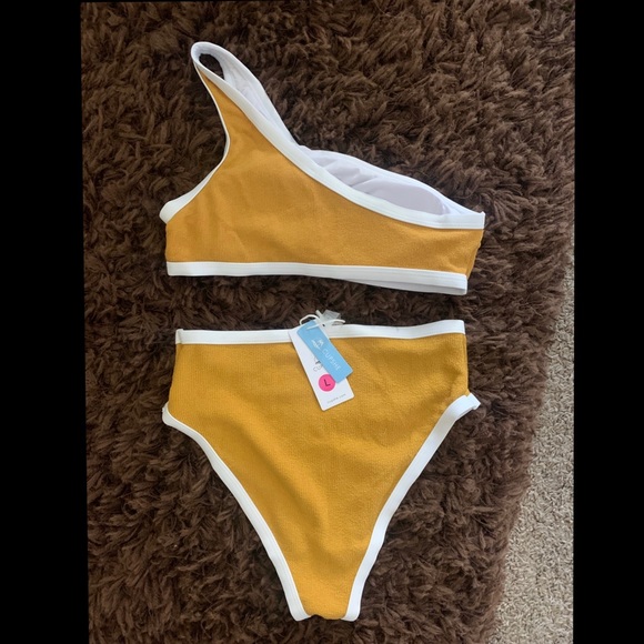 Cupshe High Waisted Swimsuit Bikini - Picture 2 of 4